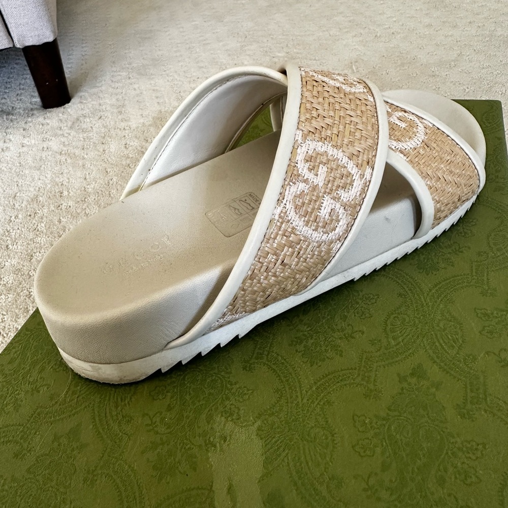 GUCCI Crossover Strap Raffia And Leather Sandals - Picture 9 of 14